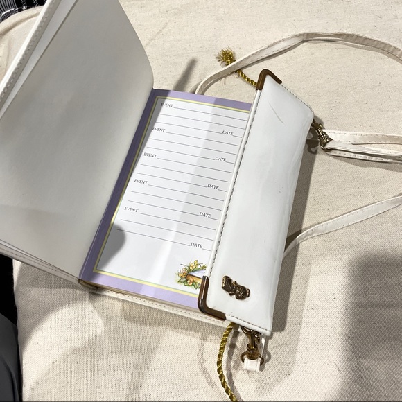 Precious Moments Vintage Children’s bible in carrying case with strap - Picture 3 of 7